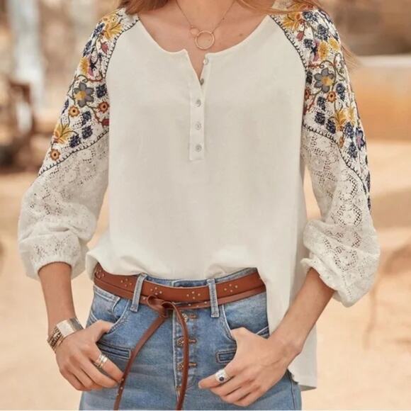 Sundance Tops - Sundance chessie crochet sleeve top